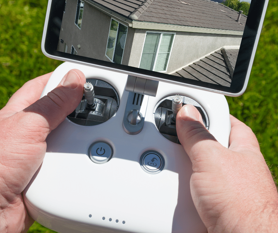 Examiner une toiture avec un drone